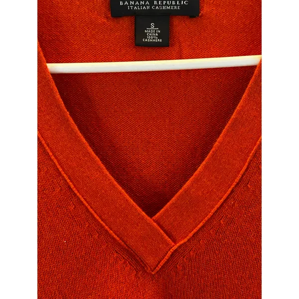 Banana Republic Italian cashmere orange V-neck sweater Small preppy fall - Image 8