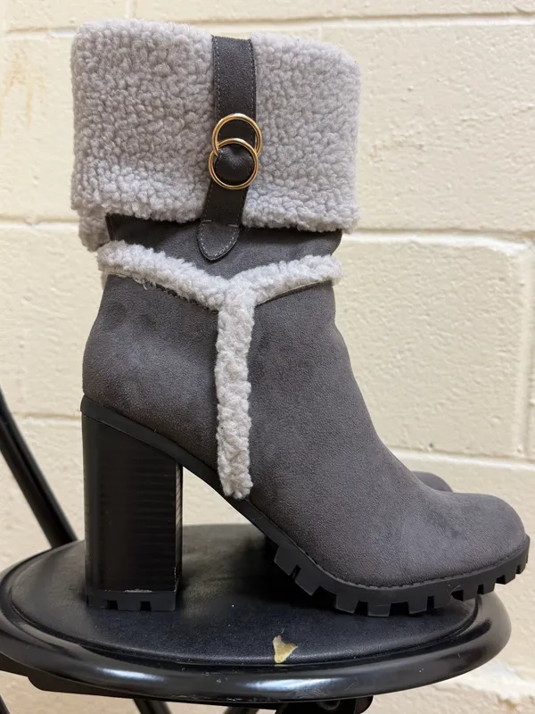 ZBY winter boots Gray Size 8.5 - Image 3