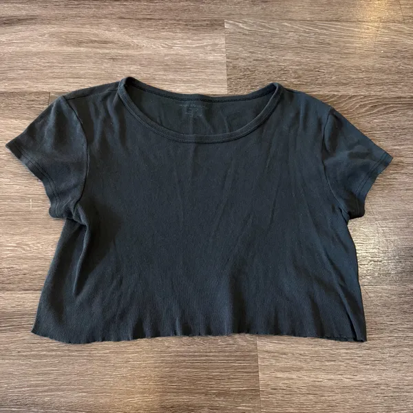 Brandy Melville Cropped T-Shirt - Image 2