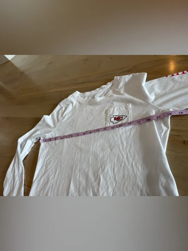 Vineyard Vines Women's White Kansas City Chiefs Helmet Long Sleeve T-shirt XS - Image 4