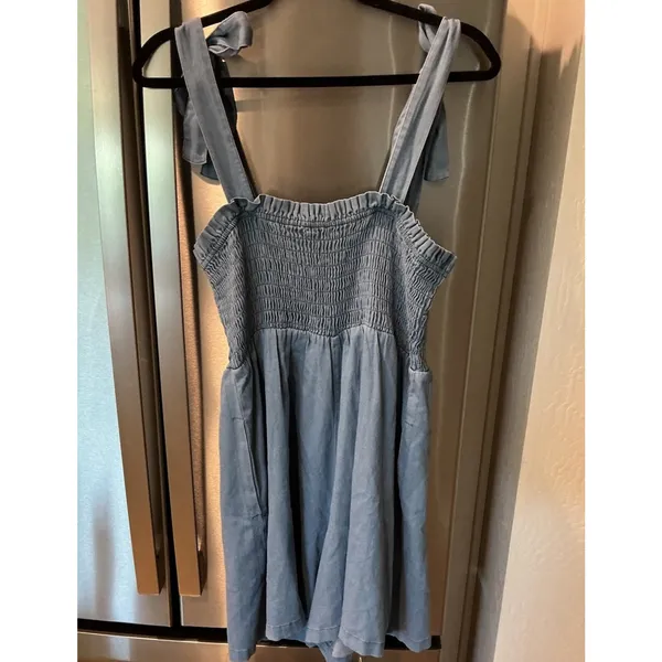 VICI Chambray Blue Romper NWOT XL Smocked Bow Tie Strap Pockets Square Neck Boho - Image 4