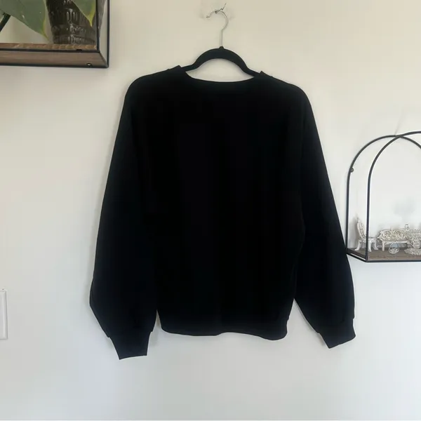 Gap Black Long Sleeve Woman’s Crewneck Sweater Size Medium‎ - Image 2