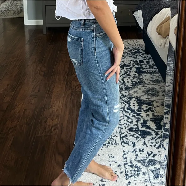 Distressed Jeans Size 27 - Image 9
