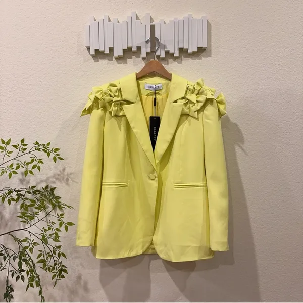 Elliatt Kennedy Oversized Tailored Bow Jacket Blazer Limoncello Size Small NWT - Image 4
