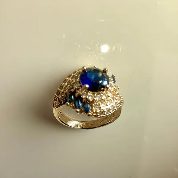 NWOT Sapphire Blue Crystal Cocktail Ring Gold - Image 8