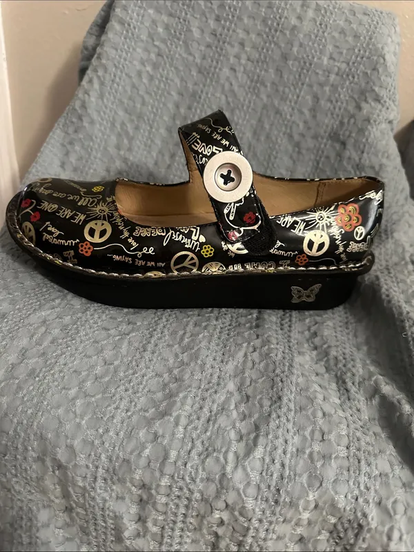 Alegria Ladies Mary Jane Shoes with Peace & Flower Print - Sz 38 - Image 7
