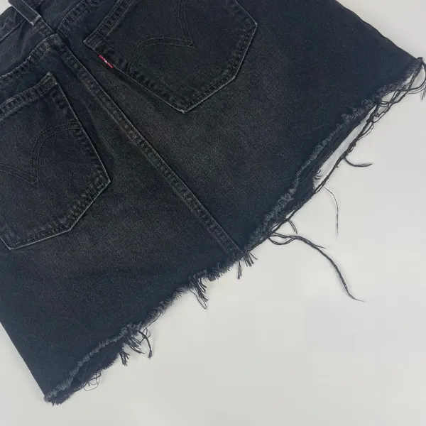 Levi's Deconstructed Mini Skirt Faded Black Frayed Raw Hem Size‎ 26 Women Denim - Image 9