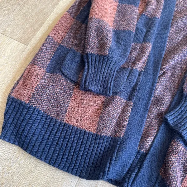 American Eagle Plaid Oversized Navy and Rust Open Cardigan - Image 3