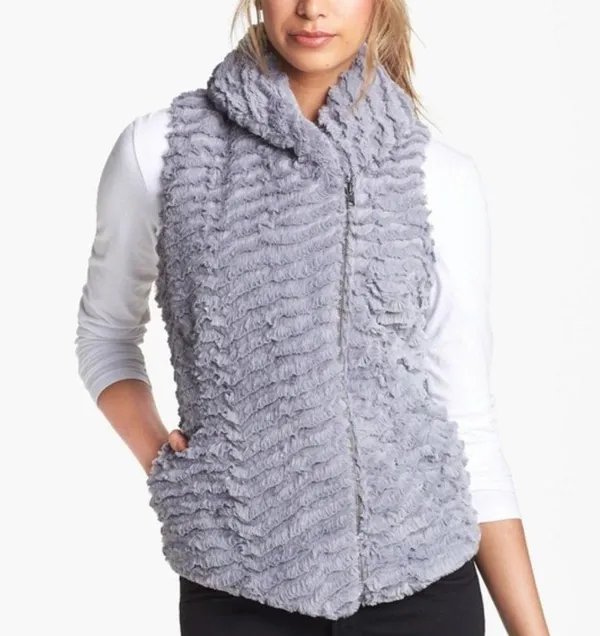 Patagonia • Pelage Fleece Vest cream faux fur zip front asymmetrical shawl - Image 2