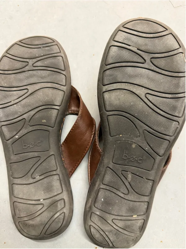 b.o.c Brown and Tan Thong Sandals Size 7 - Image 5