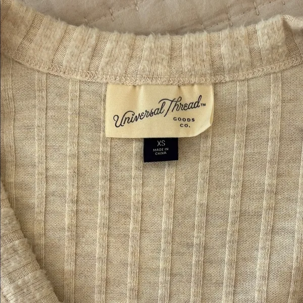 Ribbed V-neck Sweater - Image 4