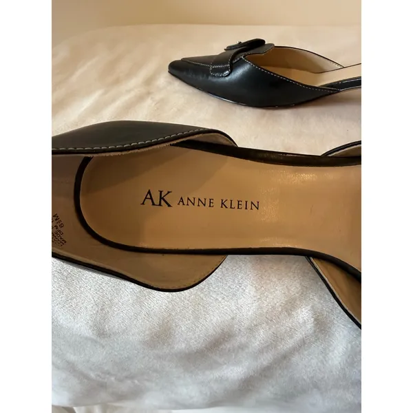 AK Anne Klein Pointed Toe Pumps Women's Size 8.5M Black Kitten Heels Pull-On - Image 4