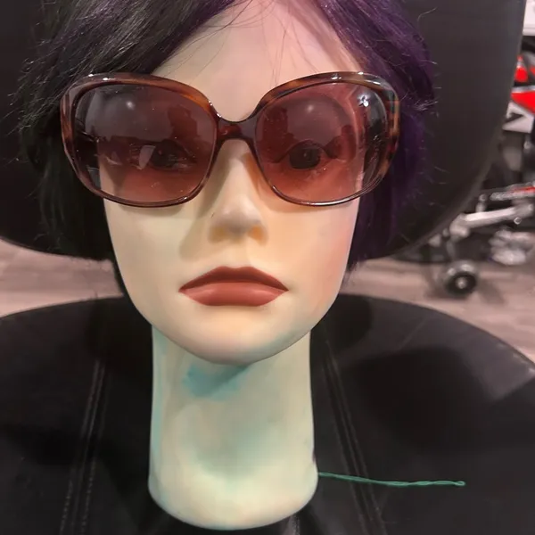Elegant Brown Sunglasses - Image 5