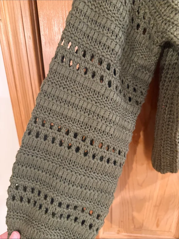Moon & Madison women’s sweater size small . - Image 7