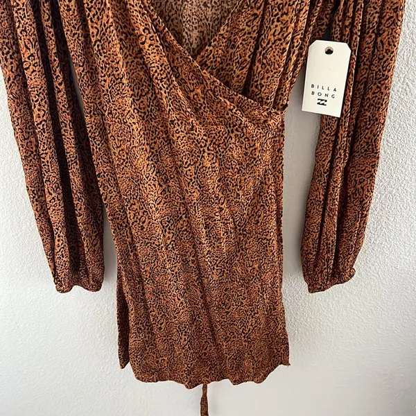 NWT Billabong Spring Romance Leopard Print Wrap Dress Long Sleeve Medium - Image 4