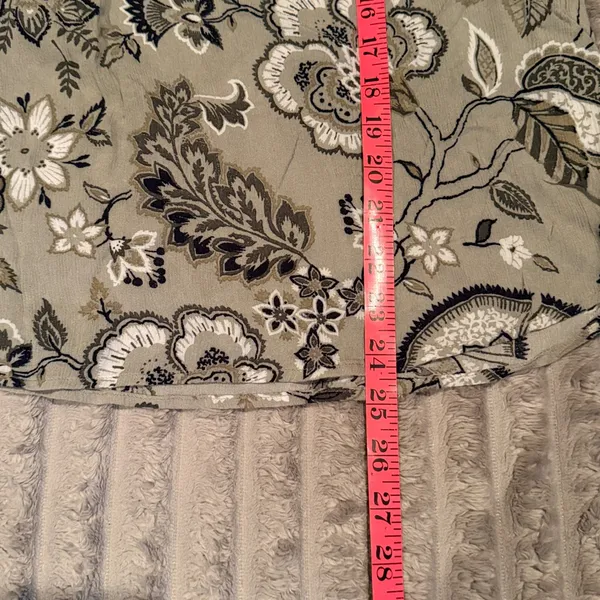 Loft Outlet Sage Green Floral Paisley‎ Ladder Lace Keyhole Back Blouse Large - Image 6