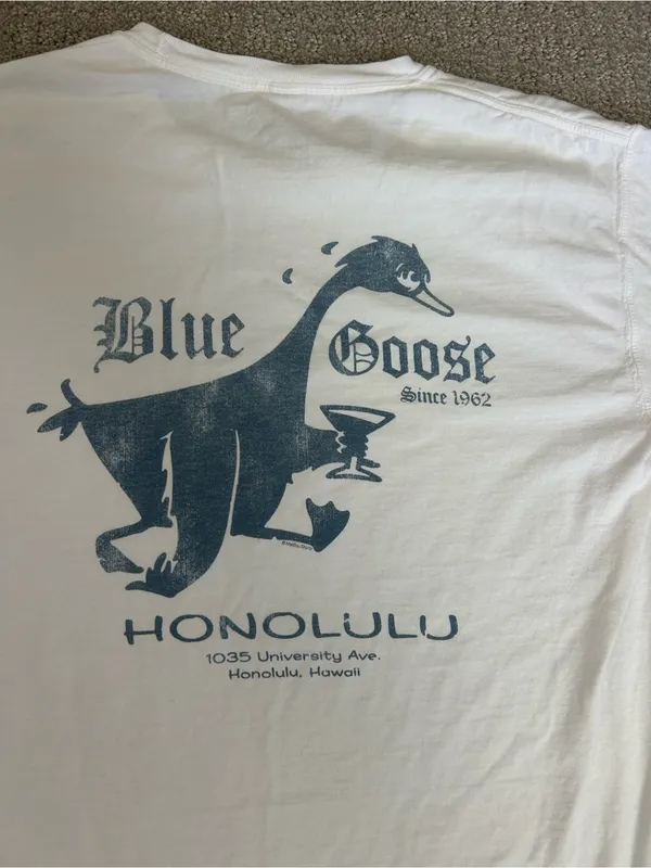 Malibu Tshirts White Blue Goose Honolulu shirt size small - Image 3