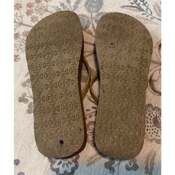 Tory Burch Tan Mini Wedge Platform Flip Flop Sandals Gold Logo Size 8 - Image 7