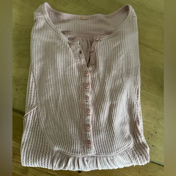 $70 Free People light blush Leo Henley Tunic - Small - Image 2