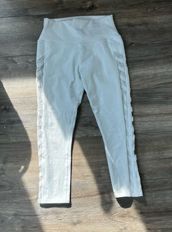 Alo capri leggings - Image 4