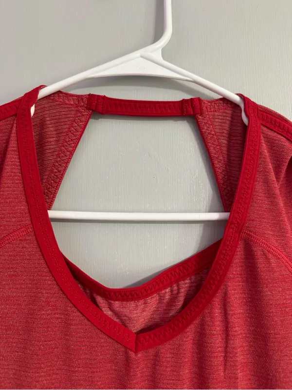 lululemon athletica Team Spirit Tech Short Sleeve Shirt Size 2 - Image 10