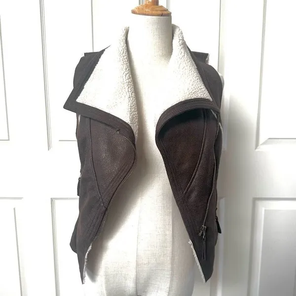 Forever 21 brown faux leather zip up vest - Image 4