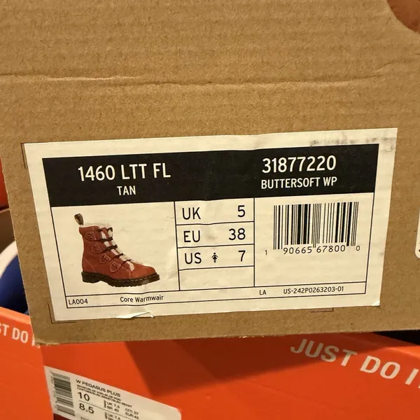Women's 7 Dr. Martens 1460 Lace to Toe Fur Lined Buttersoft Nubuck Boots Brown‎ - Image 11