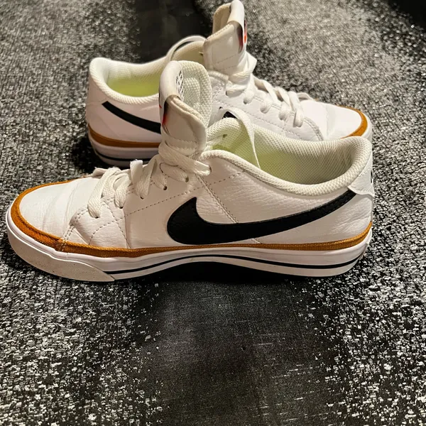 Womens sz7 Nike Court Legacy Next Nature low top sneakers - Image 5