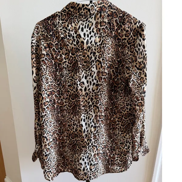Vintage Victoria's Secret Silk Cheetah Print Blouse Size Medium - Image 4