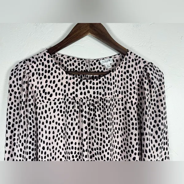 J. Crew Women's Peasant Blouse‎ in Light Pink with Dalmatian Dots Size Small - Image 7