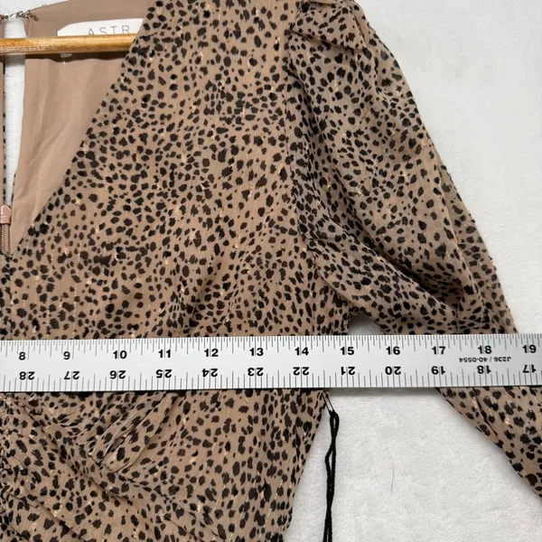 ASTR The Label Dottie Midi Dress Animal Print Ruched Long Sleeve XS‎ - Image 2