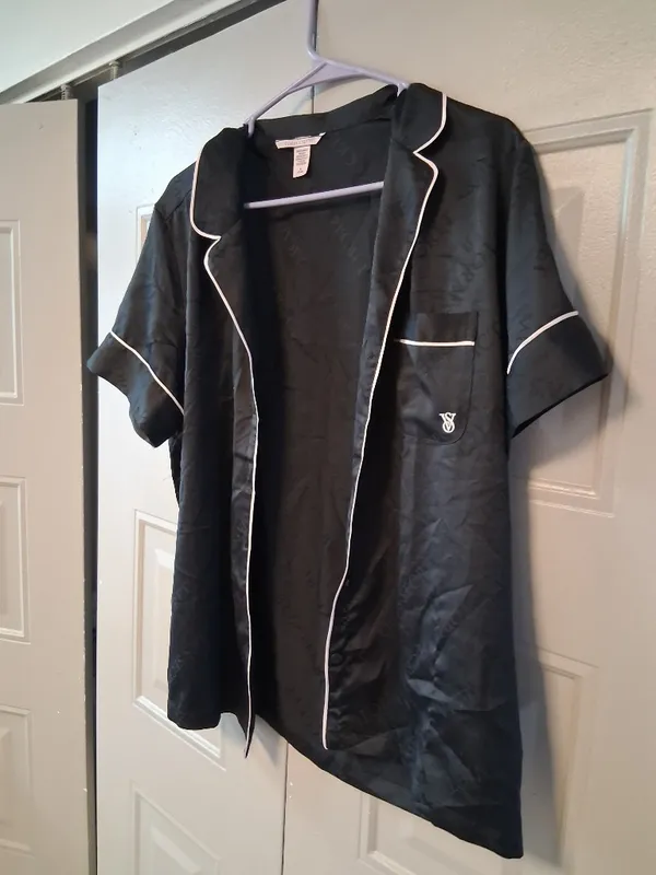 Victoria's Secret collared pj pajama top with pockets in black and white size medium. - Image 2