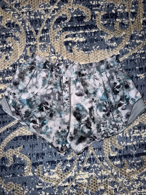 Lululemon Hotty Hot Shorts 2.5" - Image 2