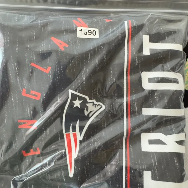 1690 | NWT Fanatics New England Patriots NFL Graphic V-Neck Tee Gray‎ Women 3XL - Image 7