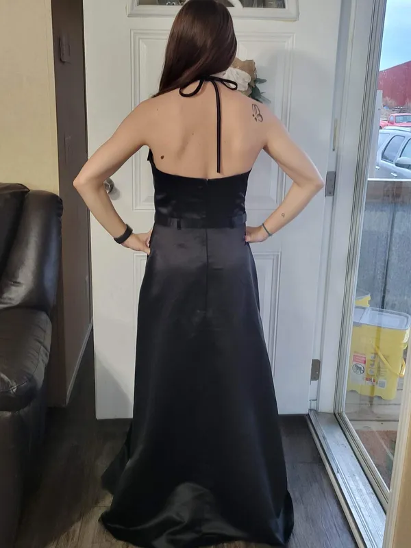 Elegant Black Formal Dress - Image 2