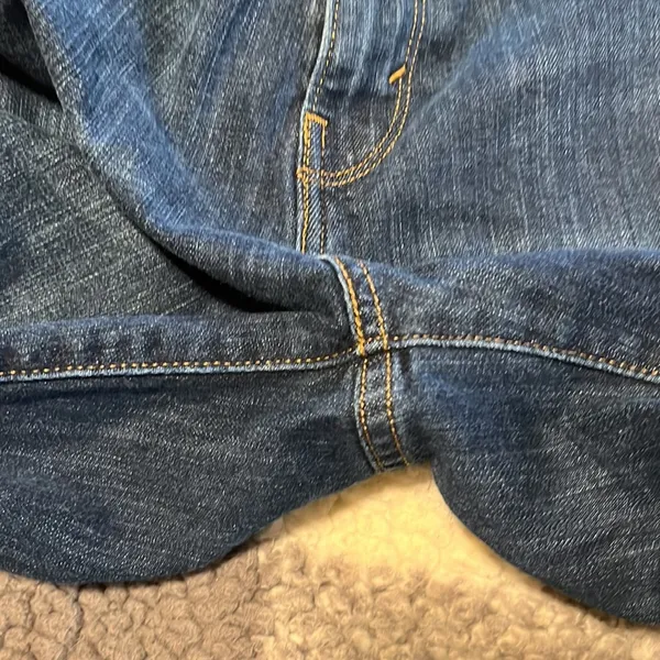 Levi’s Women’s 505 Straight Leg Jeans Dark Rinse Size 8 - Image 4