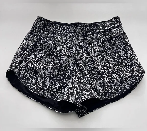 Lululemon black dot print Reversible shorts 6 - Image 3