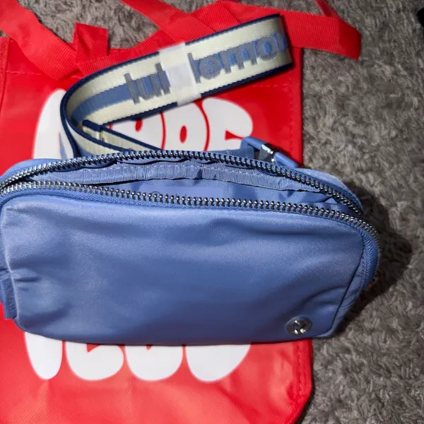Lululemon Everywhere Belt Bag 1L - Image 5