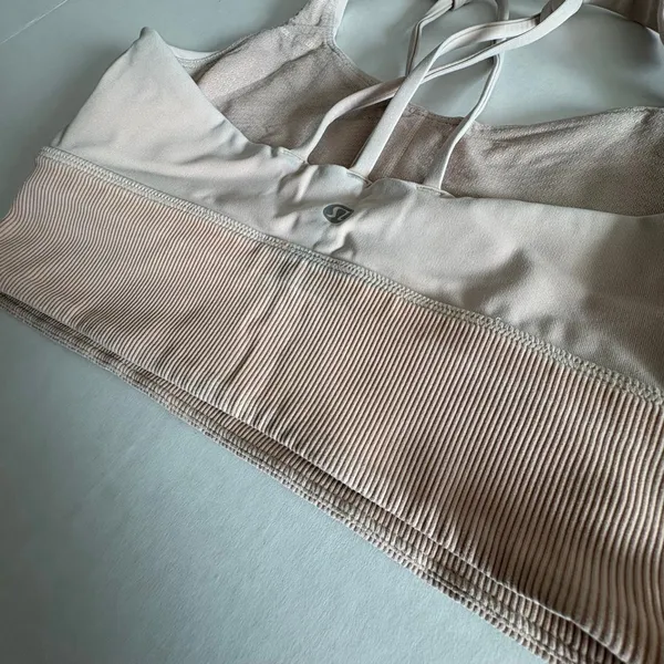 Women's Lululemon Free to be long line Sports Bra Size 4 light pink - Image 5