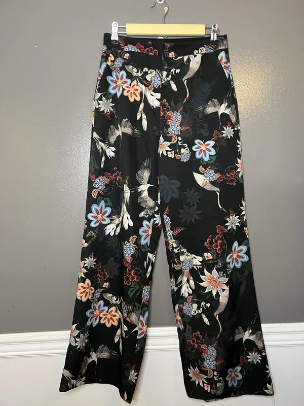 H&M Pants Womens 8 Black Floral Bird Print Wide Leg Crepe Stretch Dress Pants - Image 2