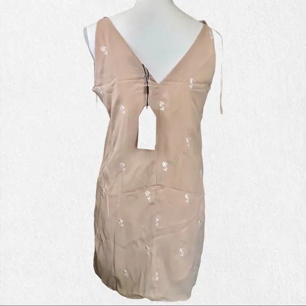 NWT Tan Embroidered Flower Sz M - Image 2