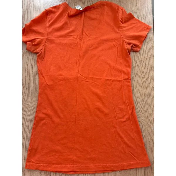 b20 Women's Hooters Girl Worn V-neck T-Shirt Lightweight Cotton Poly size Medium - Image 2