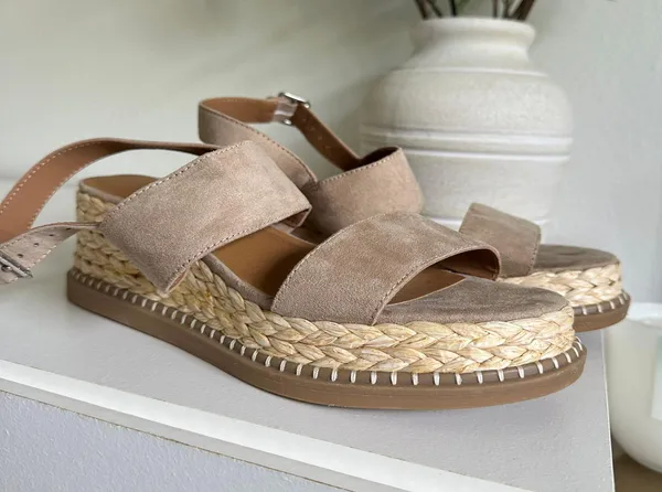 Universal Threads women’s sandals - Image 5