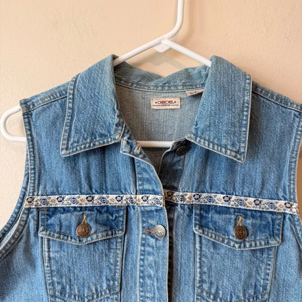 VTG Cherokee 100% Cotton Denim Vest S Blue Floral Trim Button Front Y2K Festival - Image 7