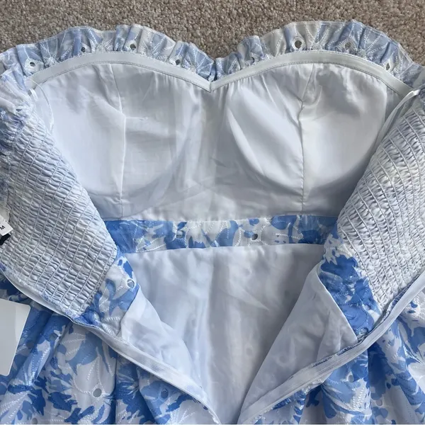 NWT Kelsis Blue and White Floral Strapless Mini Dress Size Medium - Image 9