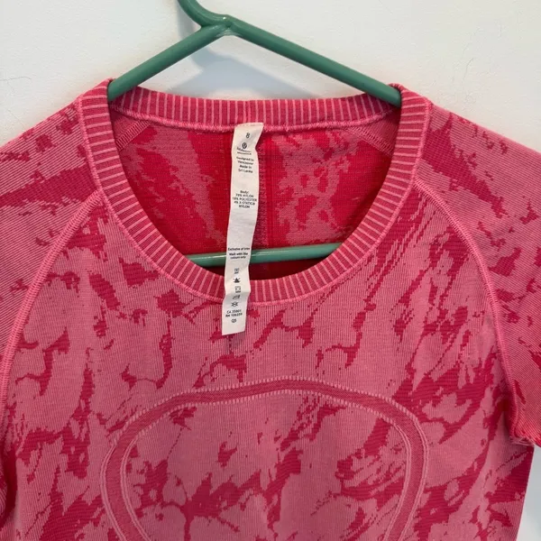 Lululemon Swiftly Tech Short Sleeve Crew Heathered Bon Bon size 8 - Image 4
