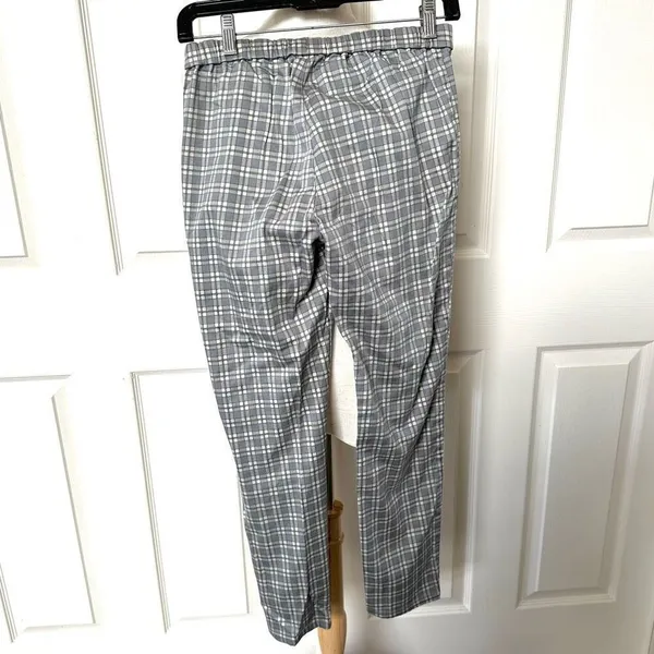 Uniqlo grey check  cropped drawstring pants - Image 3