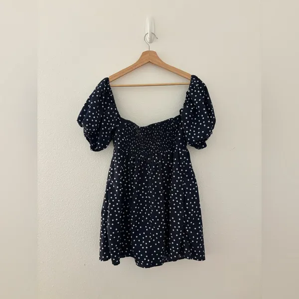 Abercrombie & Fitch Emerson Off The-Shoulder in a navy and white polka dot - Image 4