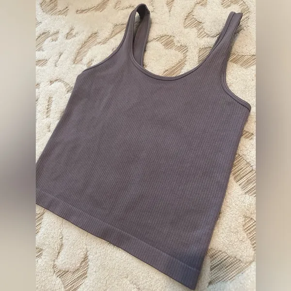 Pale muted purple stretchy athletic ribbed tank top - Image 2