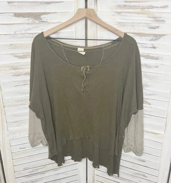 FREE PEOPLE Women's Small Star Oversized Henley Top Army Green Boho Distressed - Image 7